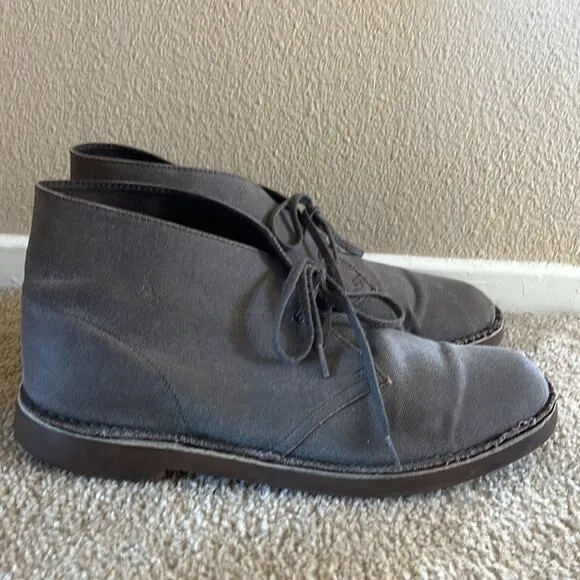 Clarks Original Desert boots in gray canvas.