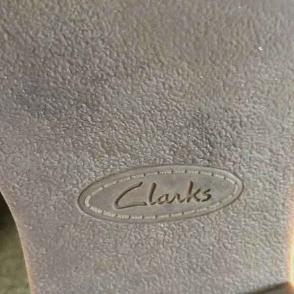 Clarks Original Desert boots in gray canvas.