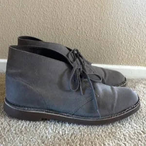 Clarks Original Desert boots in gray canvas.