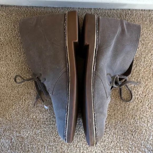 Clarks Original Desert boots in gray canvas.