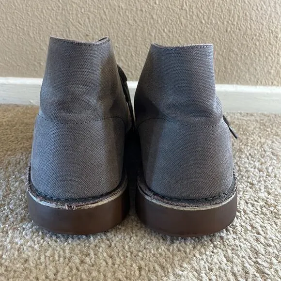 Clarks Original Desert boots in gray canvas.