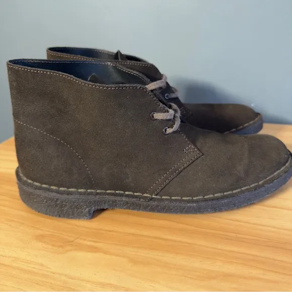 Clarks Originals Desert Boots Dark Brown Suede chukka style men’s sz 8.5