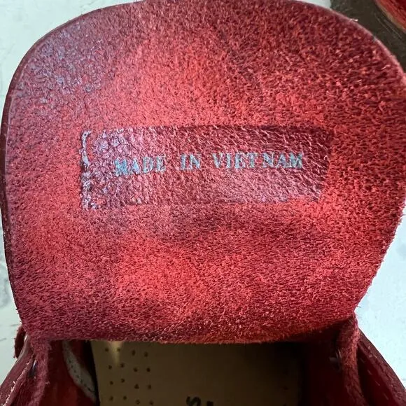 Clarks Originals Red Pebbled Leather Desert Ankle Boots Gum Soles RARE Size 9.5