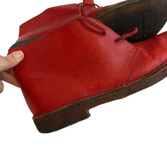 Clarks Originals Red Pebbled Leather Desert Ankle Boots Gum Soles RARE Size 9.5