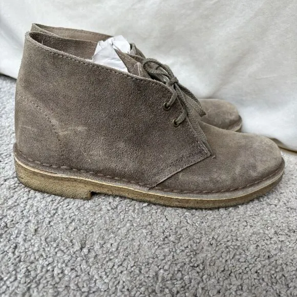 Clarks Originals Women's Taupe Desert Boots Size 7 Suede Gum Crepe Sole Chukka