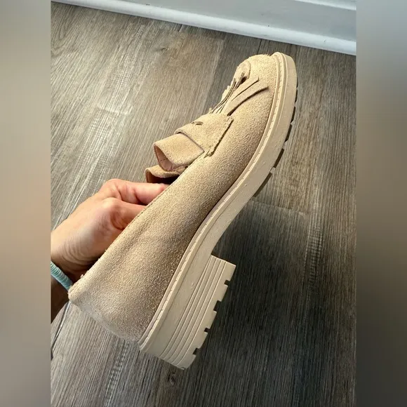Clark’s Orinoco 2 Suede Loafers Slip On Shoes Beige Sand Fringe Tassels 6.5 37