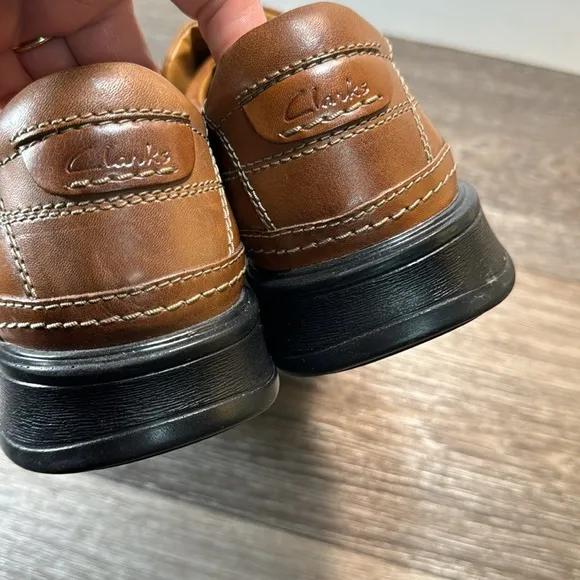 Clarks slip ons loafers men’s size 10.5 (d135)
