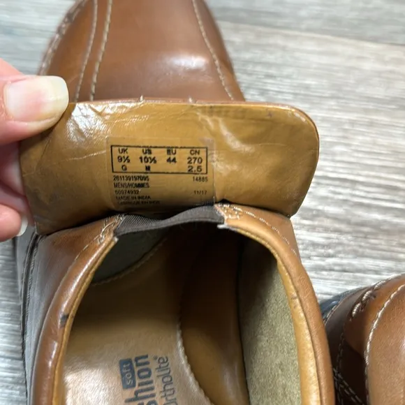 Clarks slip ons loafers men’s size 10.5 (d135)