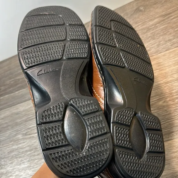 Clarks slip ons loafers men’s size 10.5 (d135)