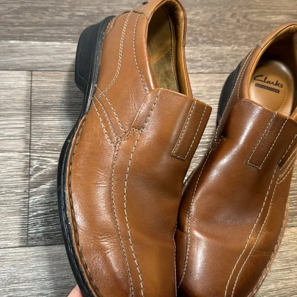 Clarks slip ons loafers men’s size 10.5 (d135)