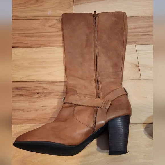 Clarks Tan Leather Heel Riding Boots size 9M