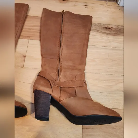Clarks Tan Leather Heel Riding Boots size 9M