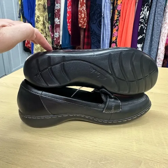 Clarks Women's Ashland Bubble Black Loafers Size 12 NWOT