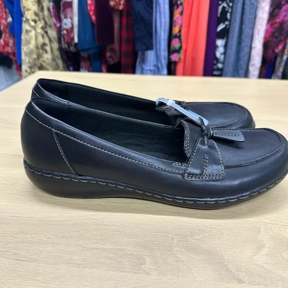 Clarks Women's Ashland Bubble Black Loafers Size 12 NWOT