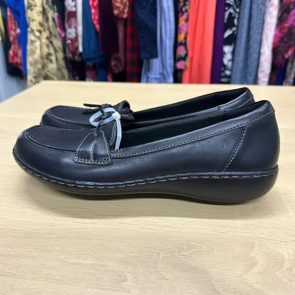 Clarks Women's Ashland Bubble Black Loafers Size 12 NWOT