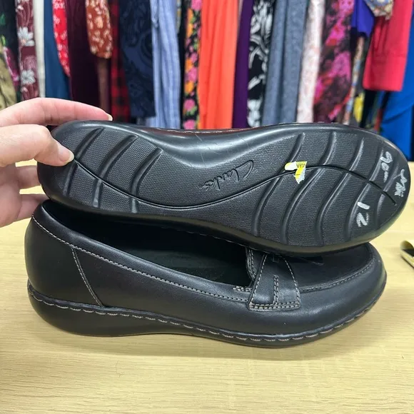 Clarks Women's Ashland Bubble Black Loafers Size 12 NWOT