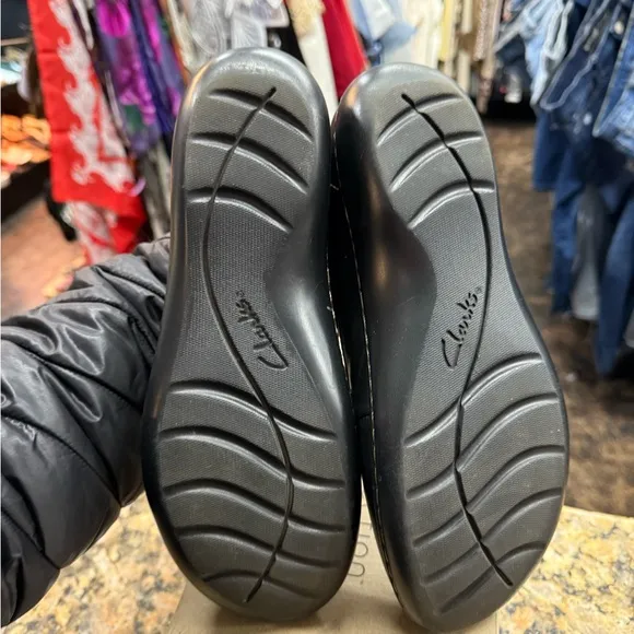 Clarks Women’s Ashland Bubble, Black Slip-On Loafers, Size 9.5