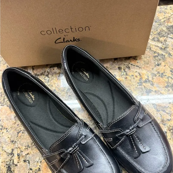 Clarks Women’s Ashland Bubble, Black Slip-On Loafers, Size 9.5