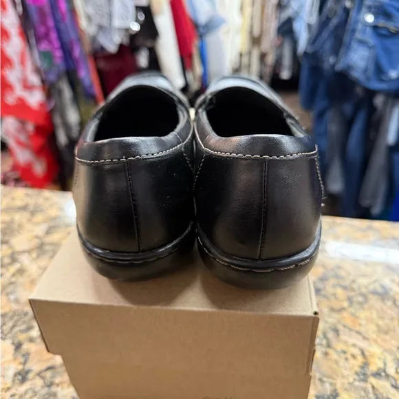 Clarks Women’s Ashland Bubble, Black Slip-On Loafers, Size 9.5