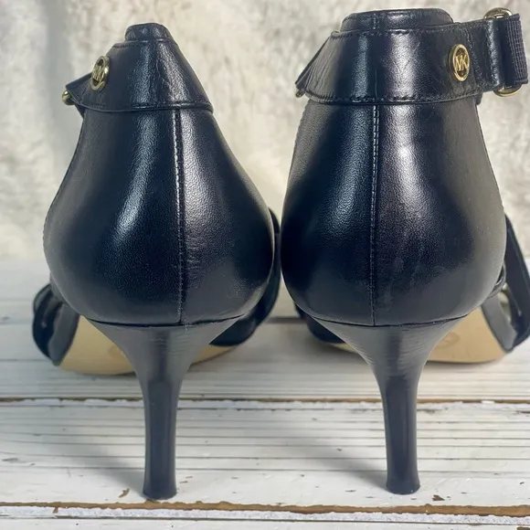 CLEANED 8M MICHAEL KORS Wendy Black Leather Heels Crisscross Strappy Sandals