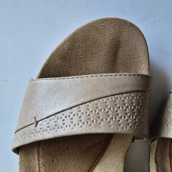 Cobb Hill by Rockport Hollywood 2 Piece Cuff Open Toe Wedge Sandals Khaki Sz 10
