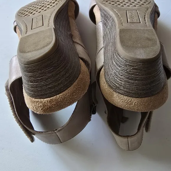 Cobb Hill by Rockport Hollywood 2 Piece Cuff Open Toe Wedge Sandals Khaki Sz 10