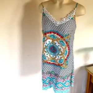 Coco   Carmen V neck adjustable strap lace trim print border mini dress L XL