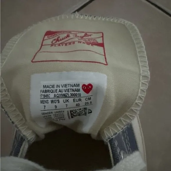 COMME DES GARÇONS PLAYGrey Converse Edition Half Heart Chuck 70 Low Sneakers