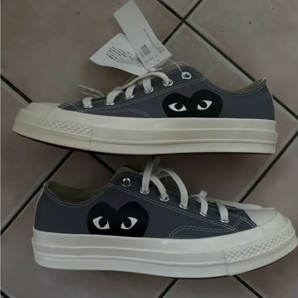 COMME DES GARÇONS PLAYGrey Converse Edition Half Heart Chuck 70 Low Sneakers