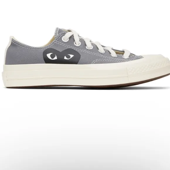 COMME DES GARÇONS PLAYGrey Converse Edition Half Heart Chuck 70 Low Sneakers