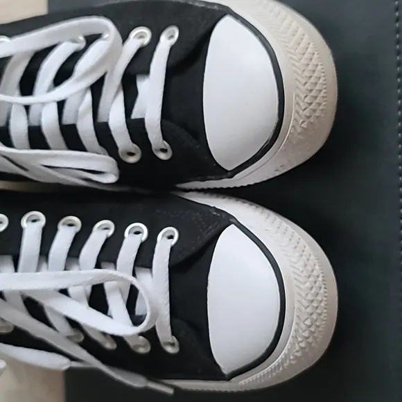 Converse Black and White High Street Sneakers Women's 10.5 Men's 8.5