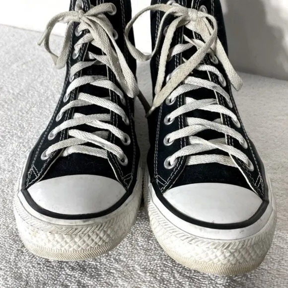 Converse Chuck Taylor Black Canvas Lace Up High Top Sneakers 8/10