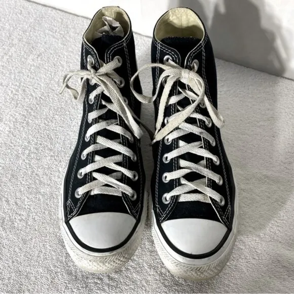 Converse Chuck Taylor Black Canvas Lace Up High Top Sneakers 8/10