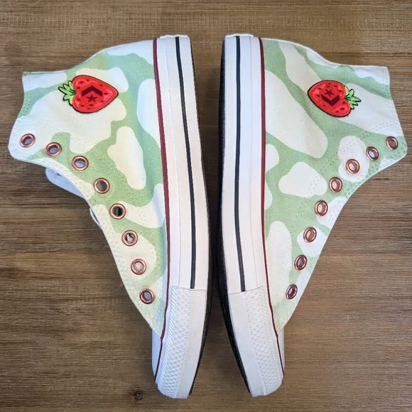 CONVERSE Chuck Taylor Hi Top Custom Strawberry Cow Patch size 10.5W 8.5M