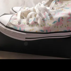 CONVERSE Chuck Taylor Unicorn Logo Sneakers NEW