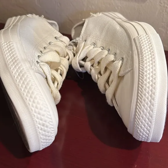 Converse CTAS 3D Floral OxWomen's White Sneakers NEW size 9.5