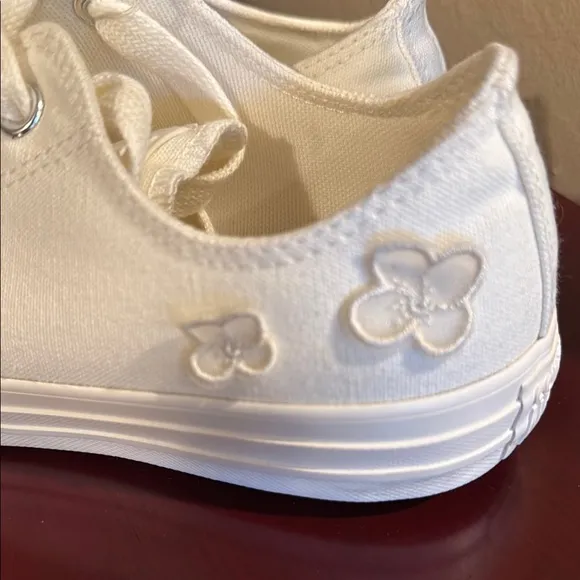 Converse CTAS 3D Floral OxWomen's White Sneakers NEW size 9.5