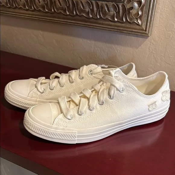 Converse CTAS 3D Floral OxWomen's White Sneakers NEW size 9.5