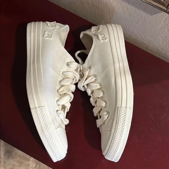 Converse CTAS 3D Floral OxWomen's White Sneakers NEW size 9.5