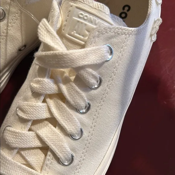 Converse CTAS 3D Floral OxWomen's White Sneakers NEW size 9.5
