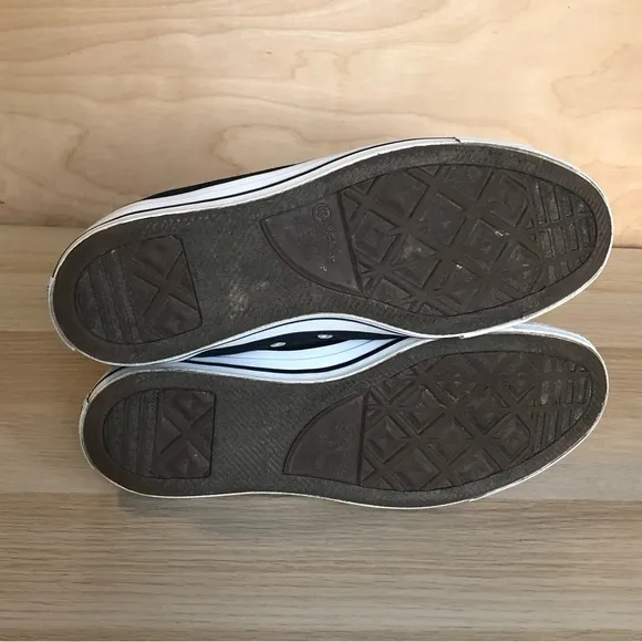 Converse High Top Sneakers Men Sz 10 Women Sz 12.