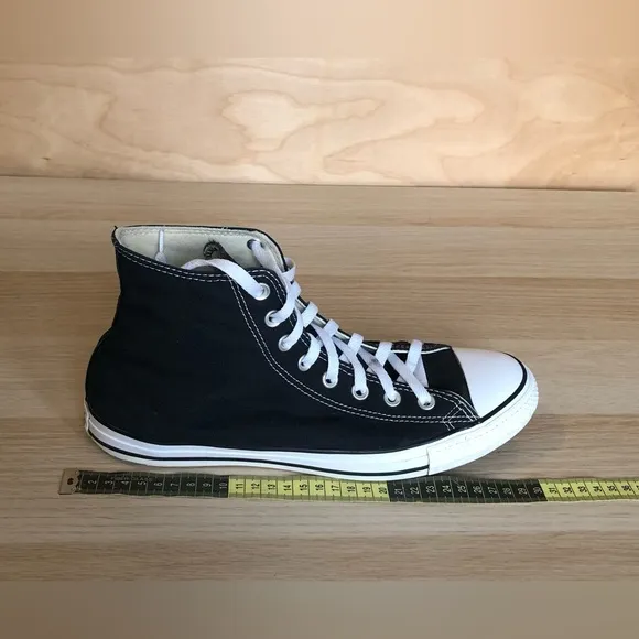 Converse High Top Sneakers Men Sz 10 Women Sz 12.