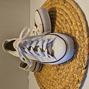 Converse Men's White Low-Top Lace-Up Casual Sneakers Sz 4.5