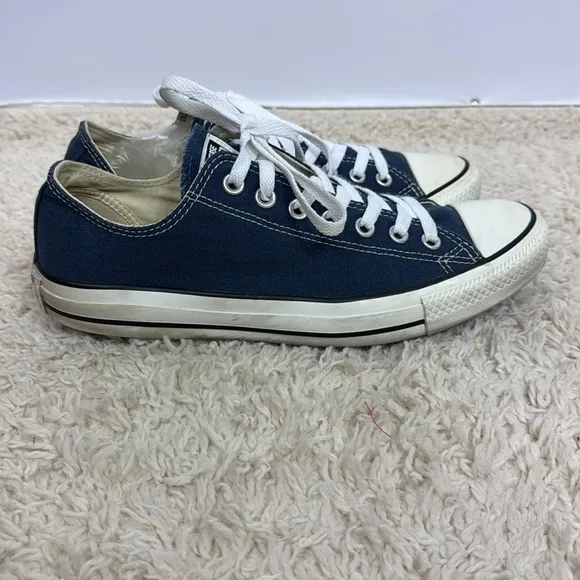 Converse Navy and White Sneakers Size 9 Unisex‎