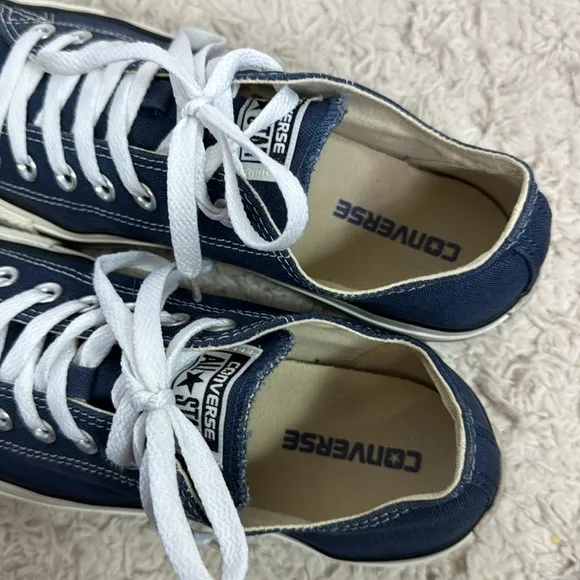 Converse Navy and White Sneakers Size 9 Unisex‎