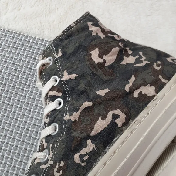 Converse x Urban Outfitters Camo 70's Hi Top Sneaker Unisex Rare HTF Gift