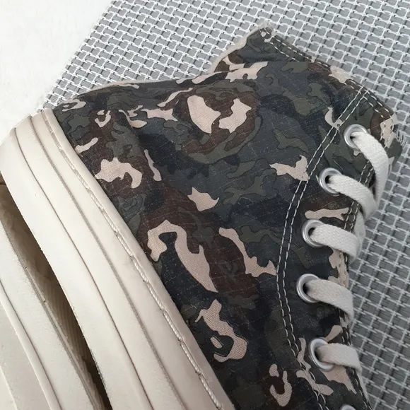 Converse x Urban Outfitters Camo 70's Hi Top Sneaker Unisex Rare HTF Gift