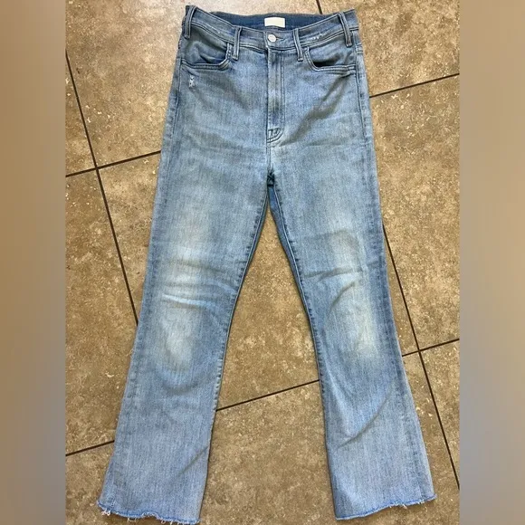 COPY - Like NEW Mother Denim - The Hustler Ankle Fray Jean in Knock on Wood Siz…