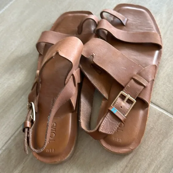COPY - Toms like new tan leather strappy flat sandals