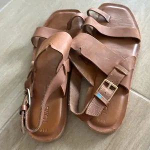 COPY - Toms like new tan leather strappy flat sandals